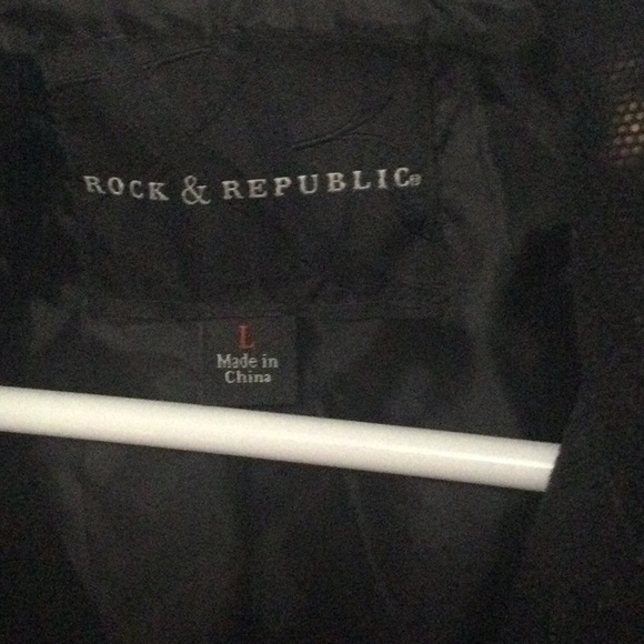 Rock & Republic black and gold jacket large imitation leather with a sheen/shine - Picture 2 of 2